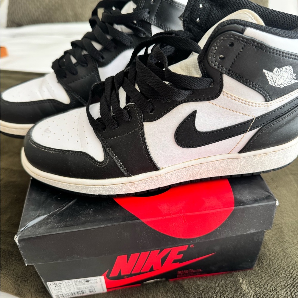 Nike Black and White High-Tops